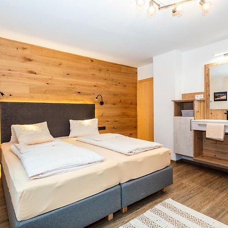 Hoelzl Bed & Breakfast Нойкирхен-ам-Гросфенедигер Экстерьер фото