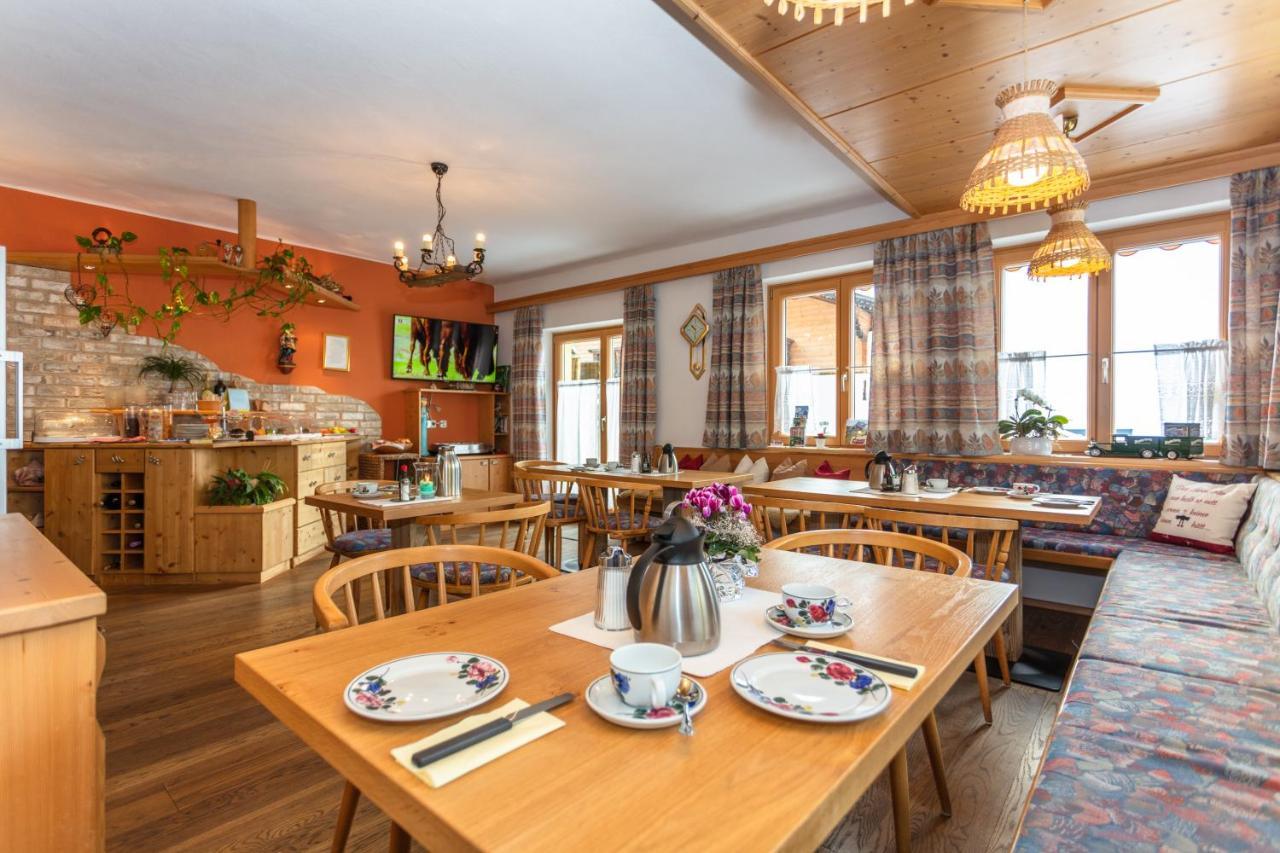 Hoelzl Bed & Breakfast Нойкирхен-ам-Гросфенедигер Экстерьер фото