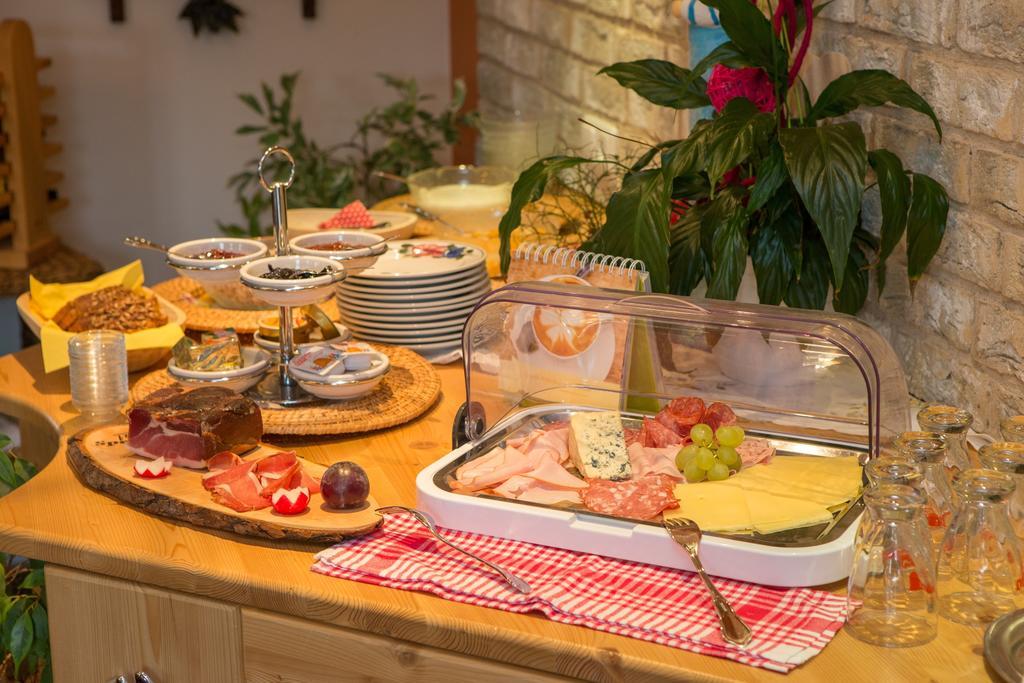 Hoelzl Bed & Breakfast Нойкирхен-ам-Гросфенедигер Экстерьер фото